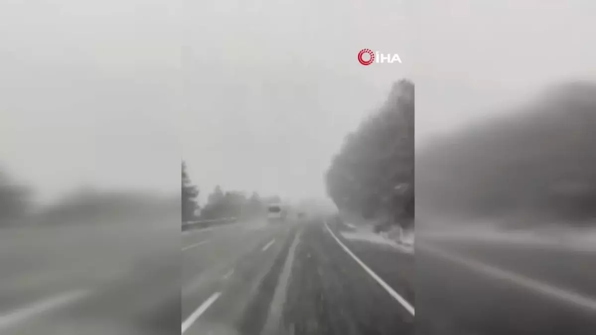 Bursa’da Kar Yağışı Kent Merkezini Beyaza Bürüdü