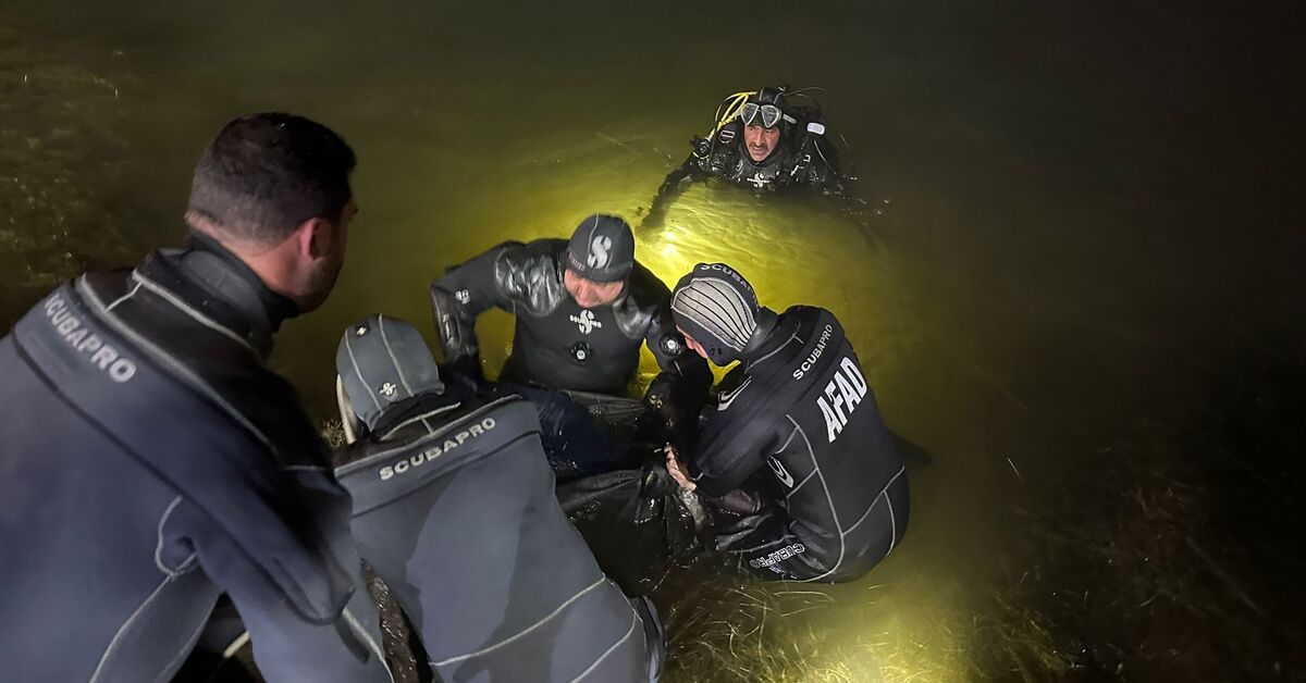 Otomobiliyle gölete uçtu