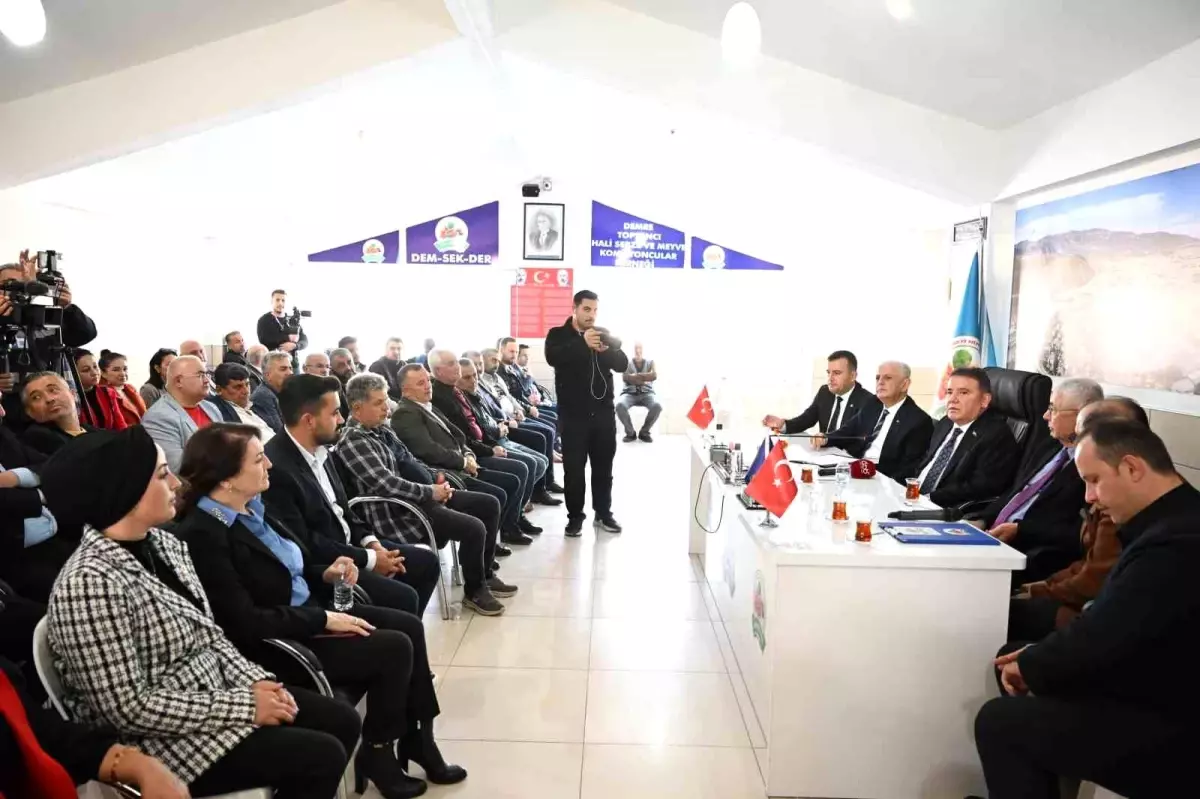 Başkan Böcek, Demre’de Vatandaşlarla Buluştu