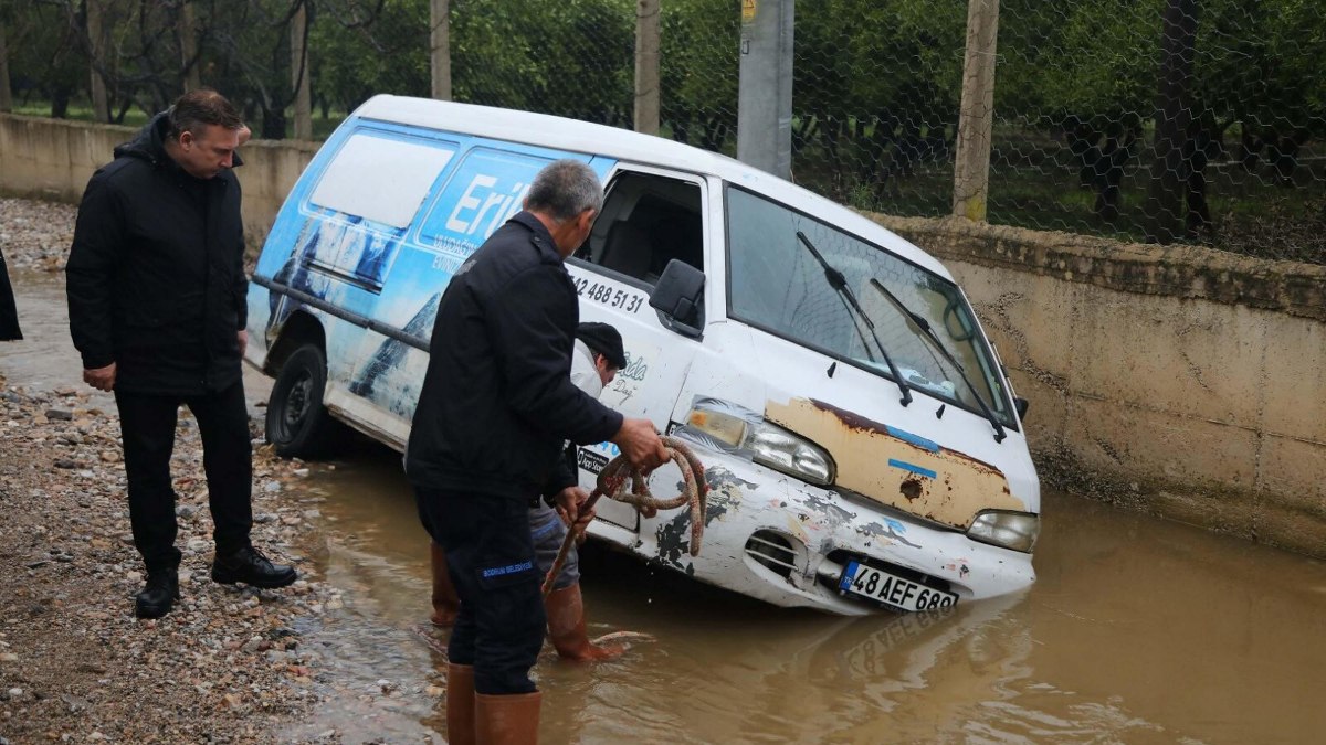 Bodrum’da cadde ve sokaklar göle döndü