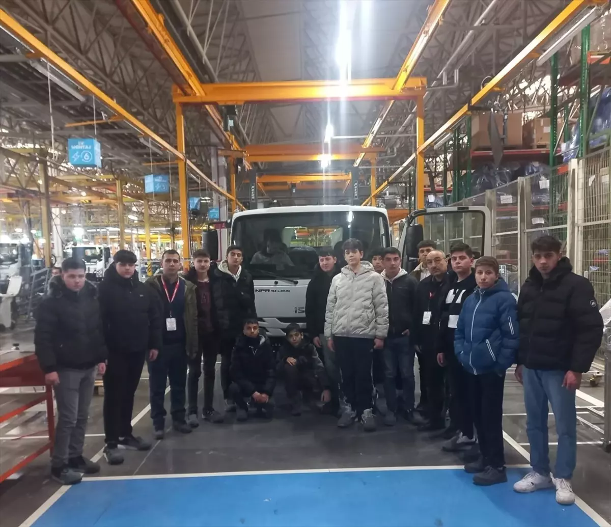 Öğrenciler Anadolu Isuzu’yu Ziyaret Etti